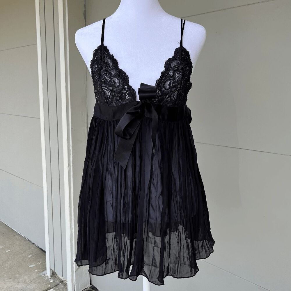 Victoria’s Secret Sheer Pleated Babydoll Lingerie Chemise M Burlesque